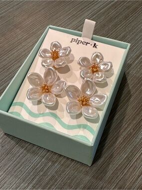 Piper K White Pearl Flower Statement Earrings Brand New in Box